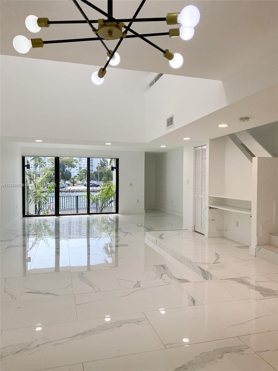 316 Poinciana Dr 808