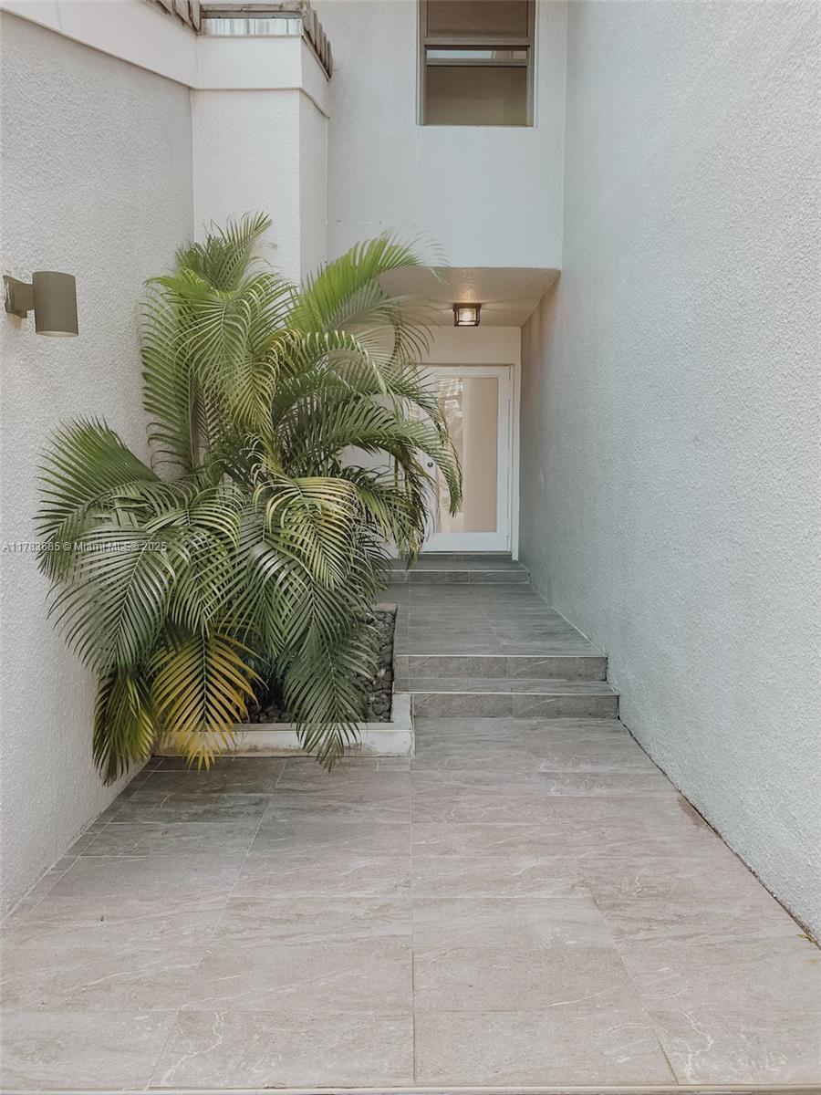 316 Poinciana Dr 808