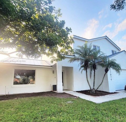 Single Family Residence in Miami FL 17974 137th Pl Pl.jpg