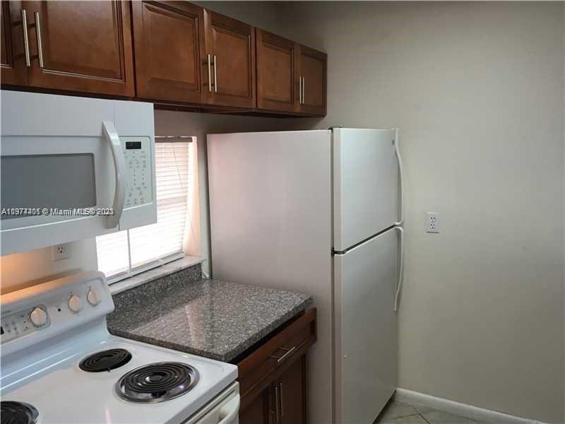 LAKESHORE AT UNIVERSITY P - Residential Lease