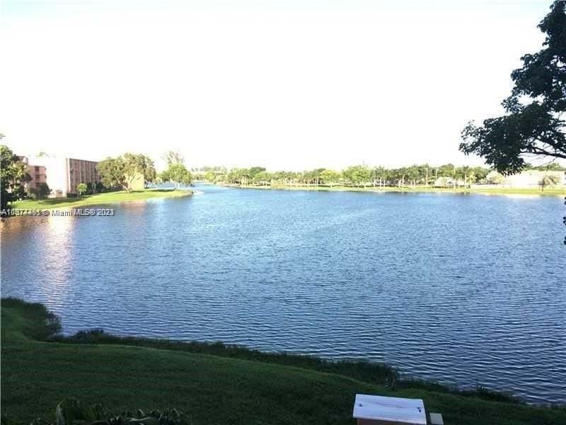 LAKESHORE AT UNIVERSITY P - Residential Lease