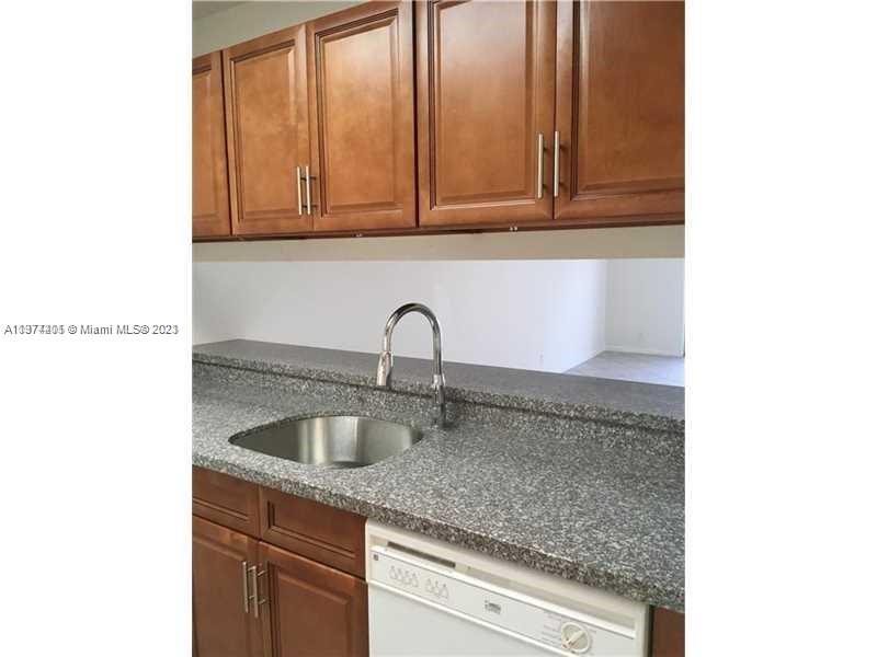 LAKESHORE AT UNIVERSITY P - Residential Lease