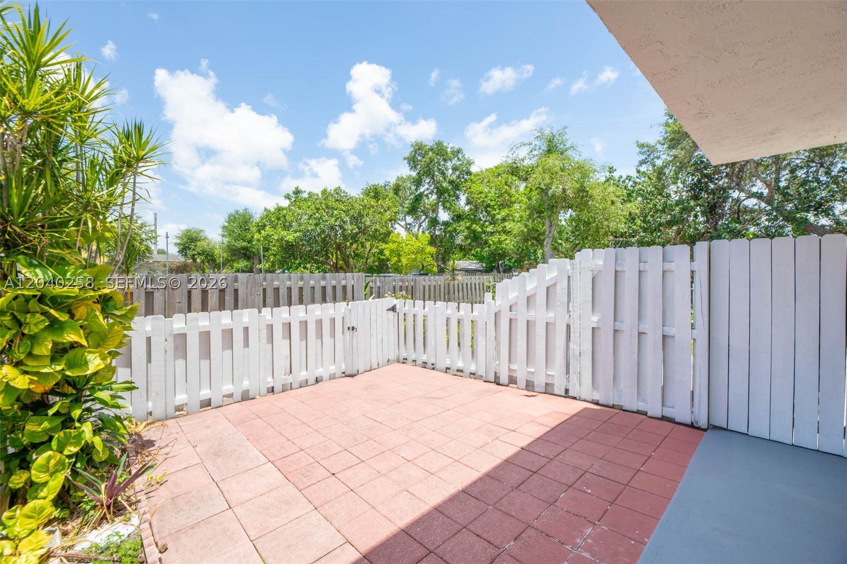 1450 NE 151st St 101, Miami FL 33162