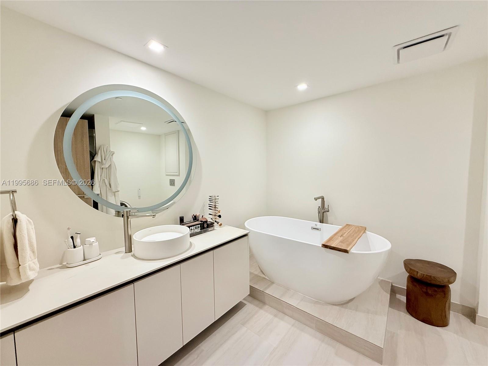 ICON BRICKELL NO TWO - Residential