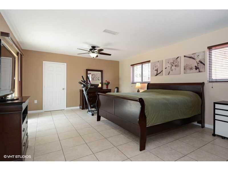 HOLLYWOOD HILLS 6-22 B - Residential