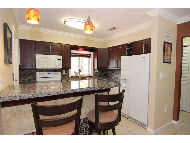 HOLLYWOOD HILLS 6-22 B - Residential