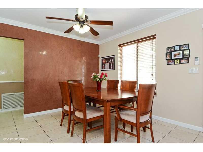 HOLLYWOOD HILLS 6-22 B - Residential