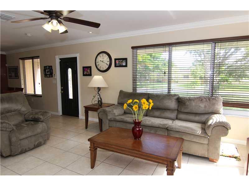 HOLLYWOOD HILLS 6-22 B - Residential