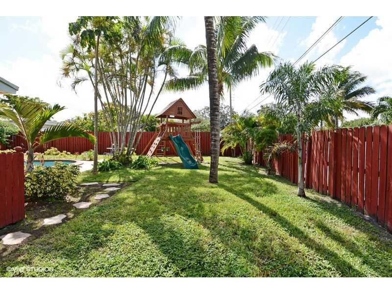 HOLLYWOOD HILLS 6-22 B - Residential