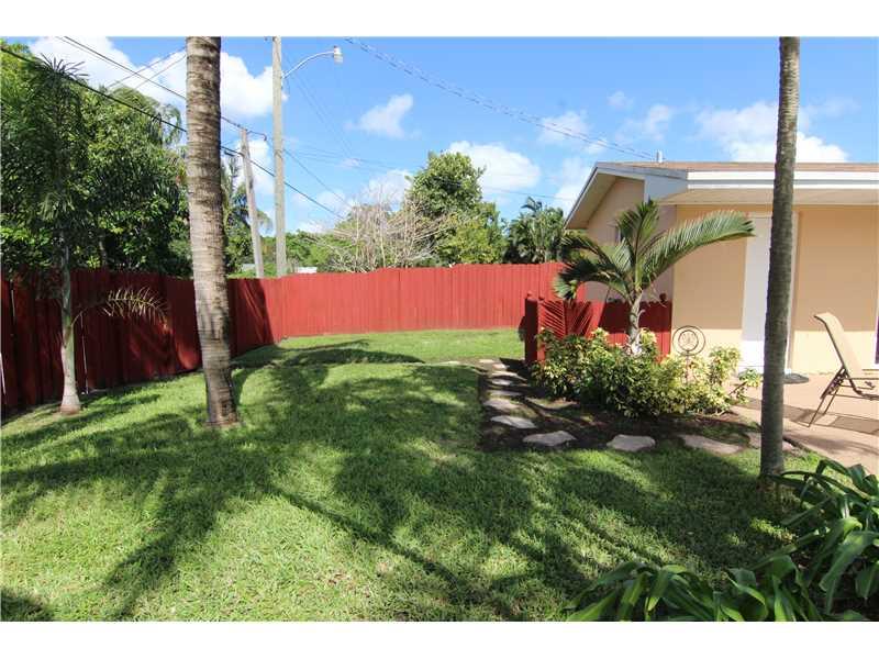 HOLLYWOOD HILLS 6-22 B - Residential