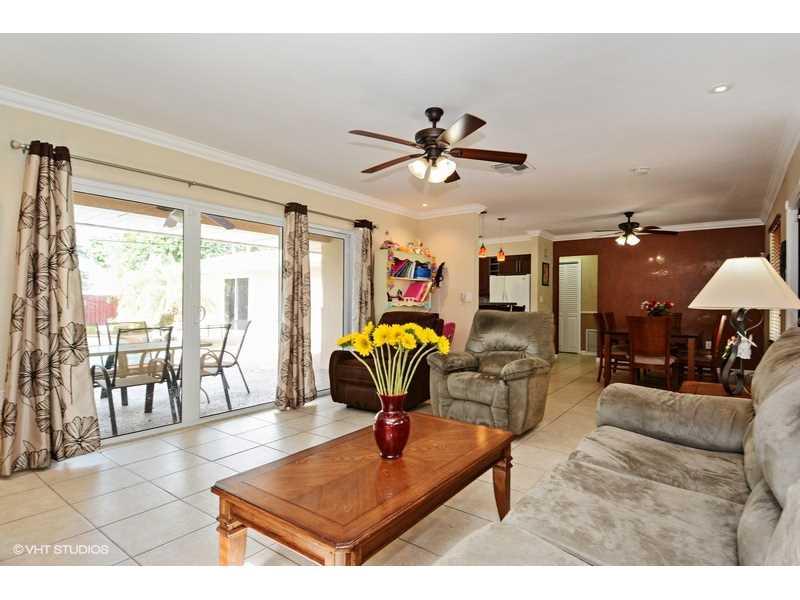 HOLLYWOOD HILLS 6-22 B - Residential