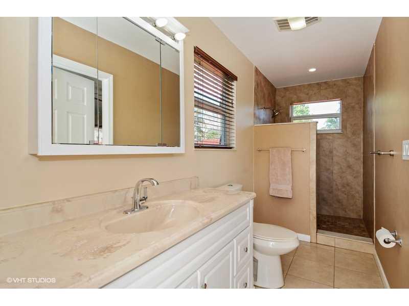 HOLLYWOOD HILLS 6-22 B - Residential