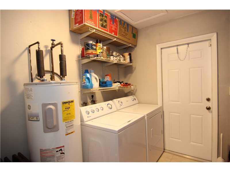 HOLLYWOOD HILLS 6-22 B - Residential