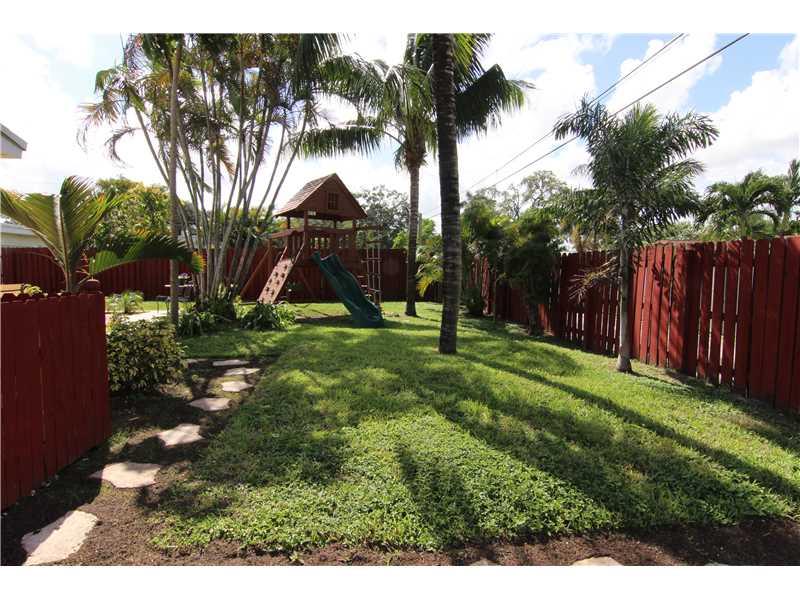 HOLLYWOOD HILLS 6-22 B - Residential