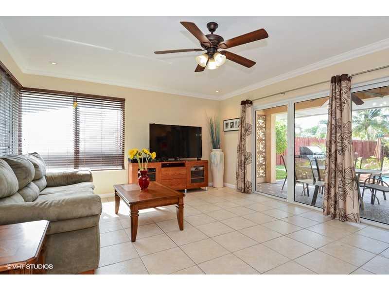 HOLLYWOOD HILLS 6-22 B - Residential