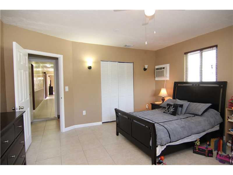 HOLLYWOOD HILLS 6-22 B - Residential