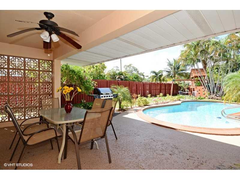 HOLLYWOOD HILLS 6-22 B - Residential