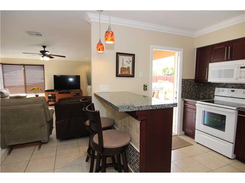 HOLLYWOOD HILLS 6-22 B - Residential