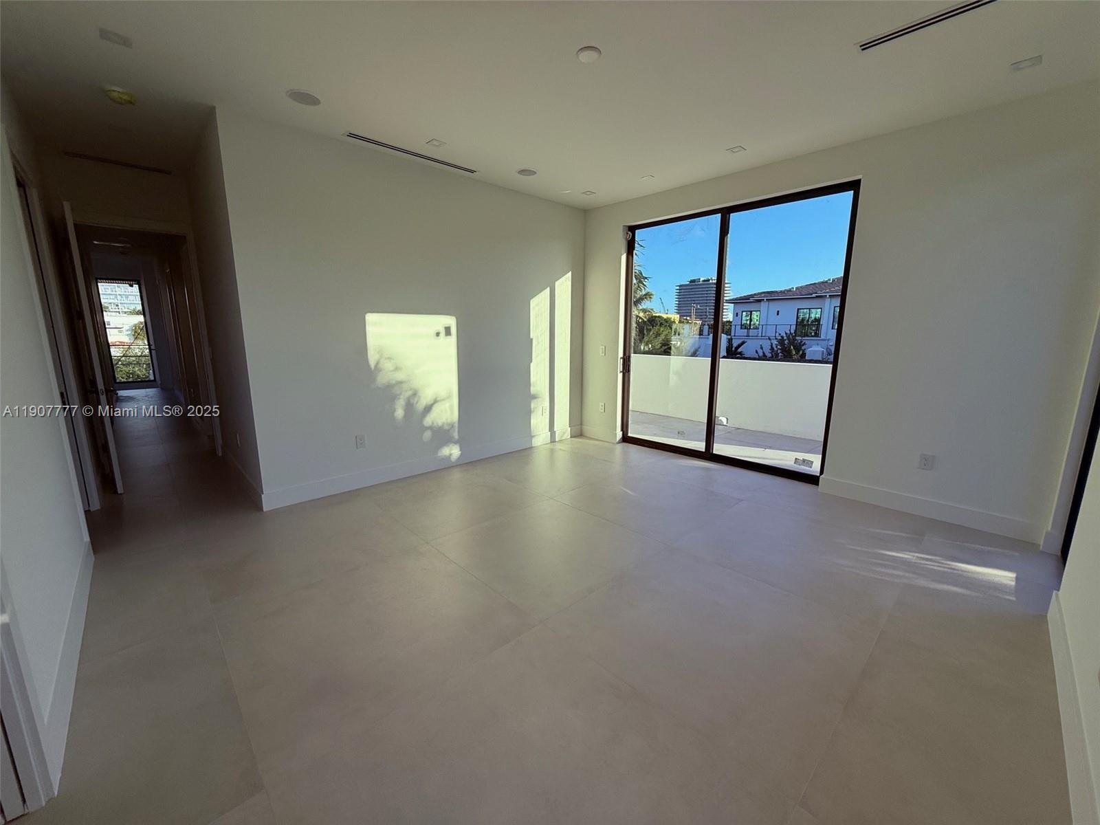 ALTOS DEL MAR NO 4 - Residential