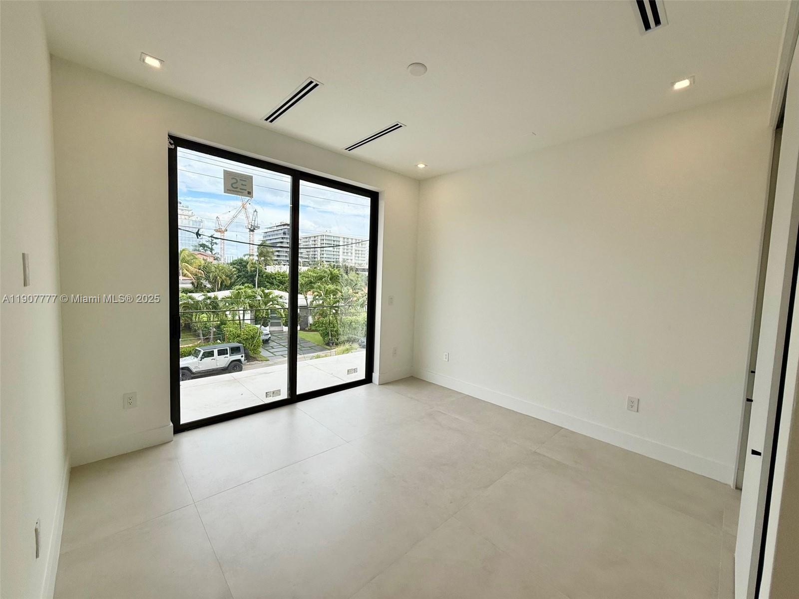 ALTOS DEL MAR NO 4 - Residential