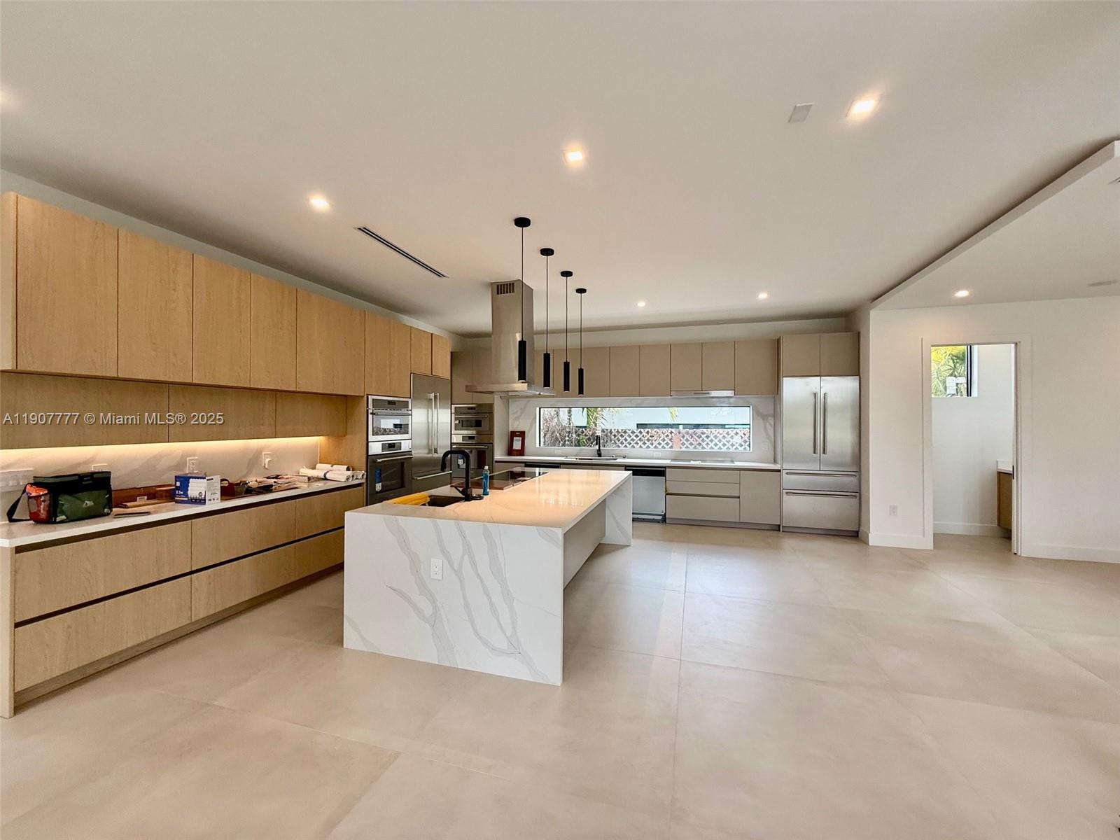 ALTOS DEL MAR NO 4 - Residential