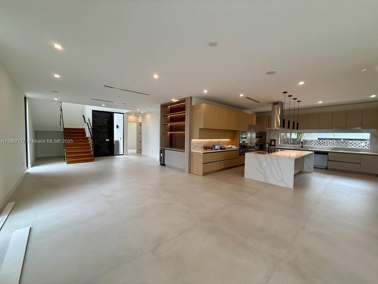 ALTOS DEL MAR NO 4 - Residential