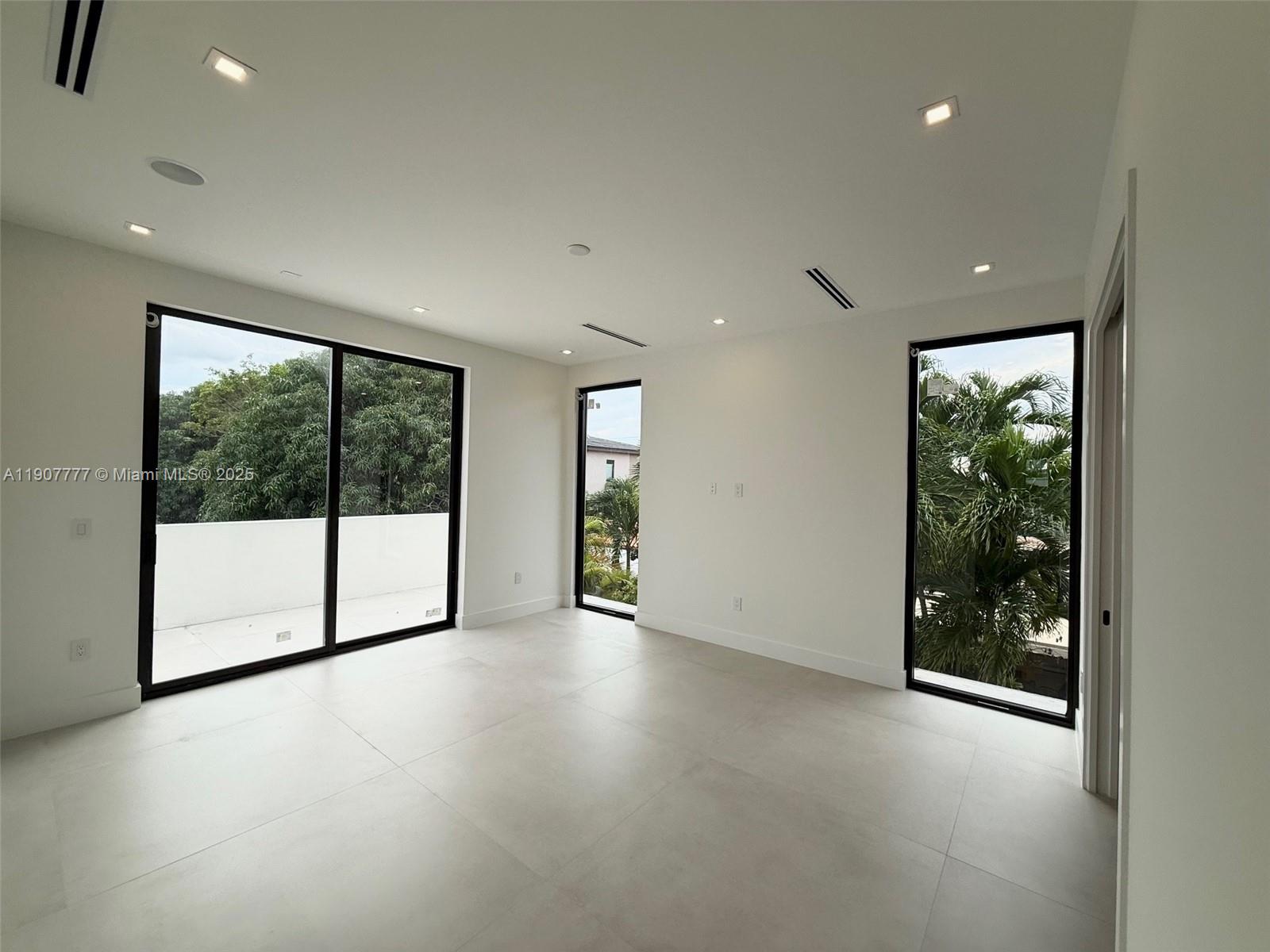 ALTOS DEL MAR NO 4 - Residential