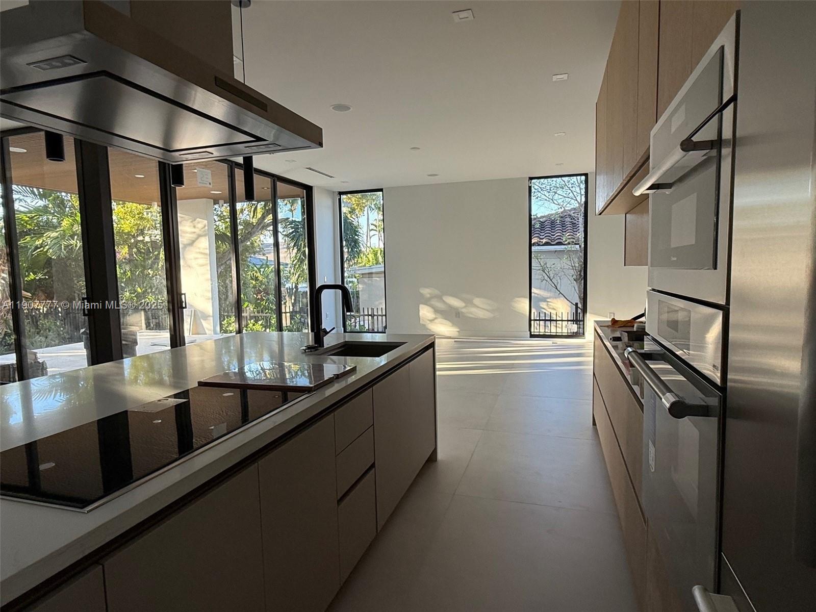 ALTOS DEL MAR NO 4 - Residential