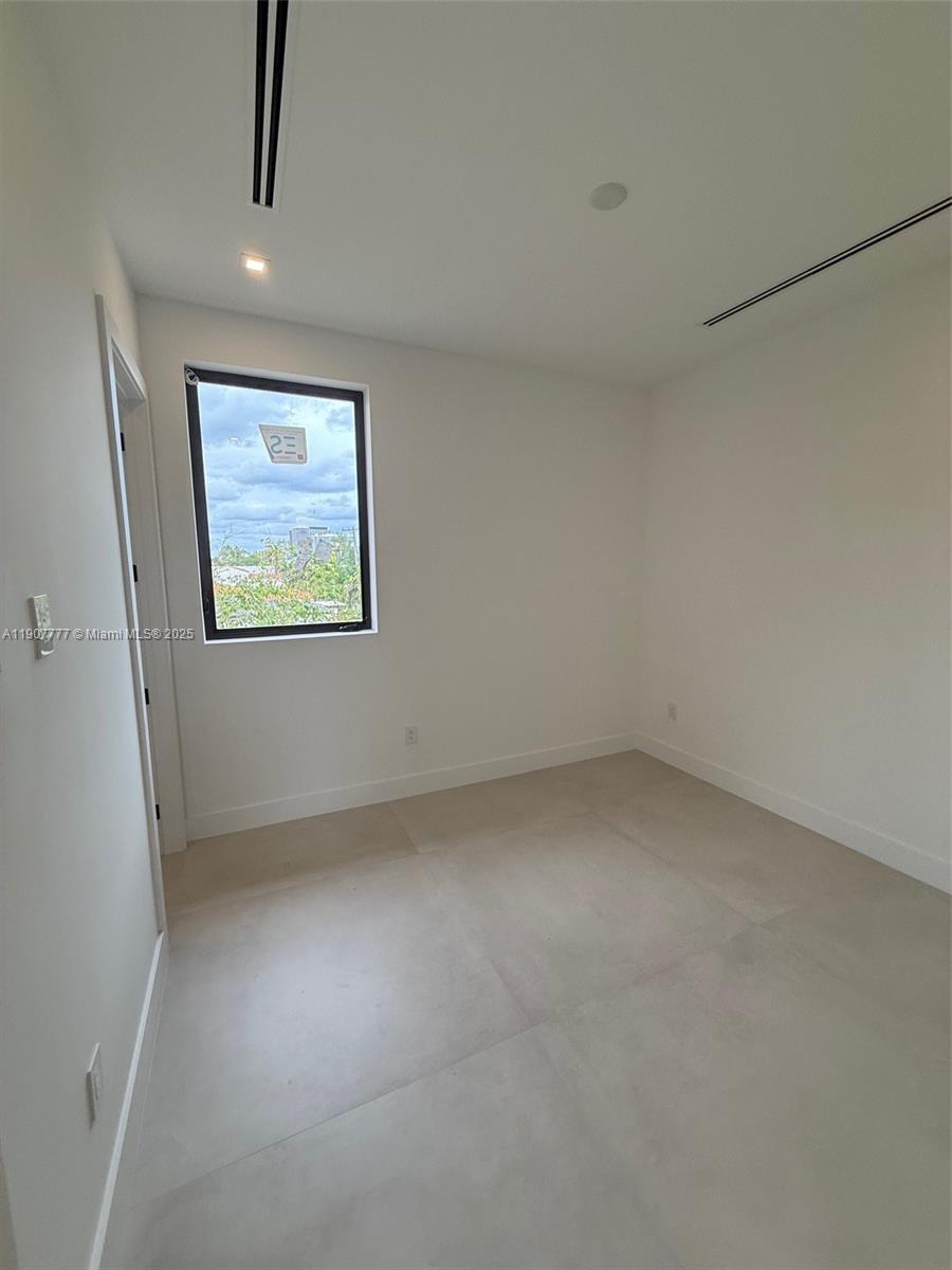 ALTOS DEL MAR NO 4 - Residential