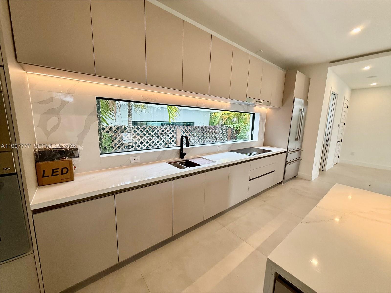 ALTOS DEL MAR NO 4 - Residential