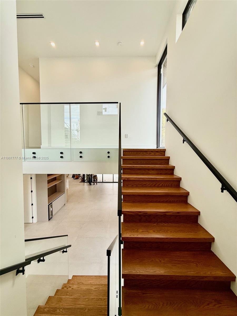 ALTOS DEL MAR NO 4 - Residential