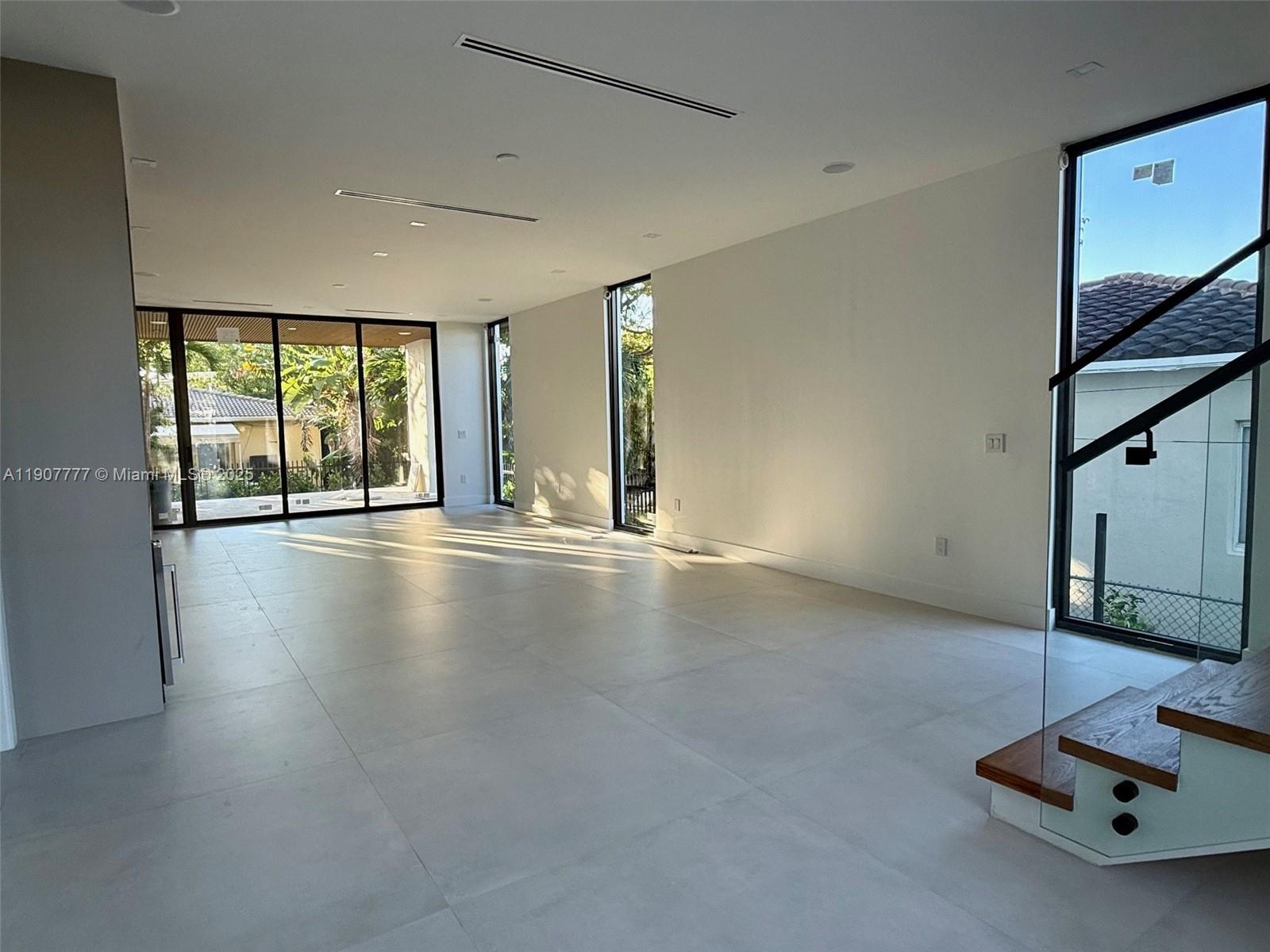 ALTOS DEL MAR NO 4 - Residential