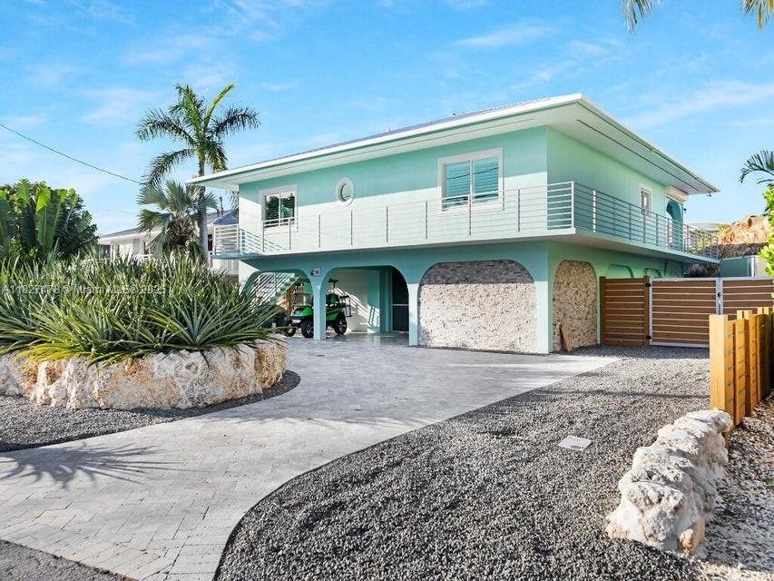 This 2 bed 2 bath home on the second floor. Recently gone through major renovations from top to bottom- inside out. Open concept with brazilian wood floor, fully furnished, chefs kitchen with top of the line wolf appliances. A warp around balcony to enjoy the water and spectacular sunset views. On the lower level you have a one car garage used as storage a separate laundry room, cabana bath and a room. New pool with jacuzzi, hot tub and a tiki hut with a TV. A 75ft dock . Enjoy the abundant sea life with this flow through canal home.
long term or short term rental