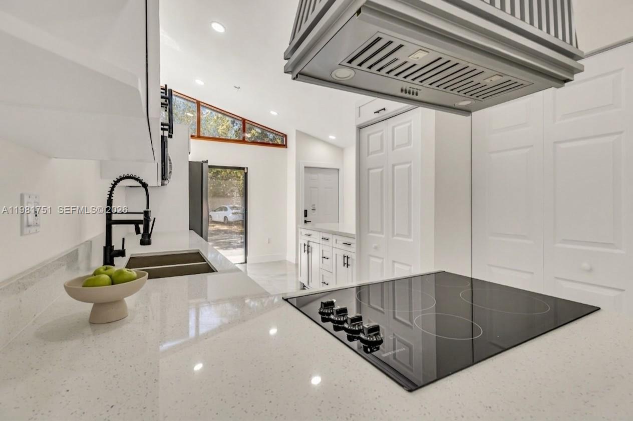 BRIAR BAY TOWNHOUSE ESTAT - Residential