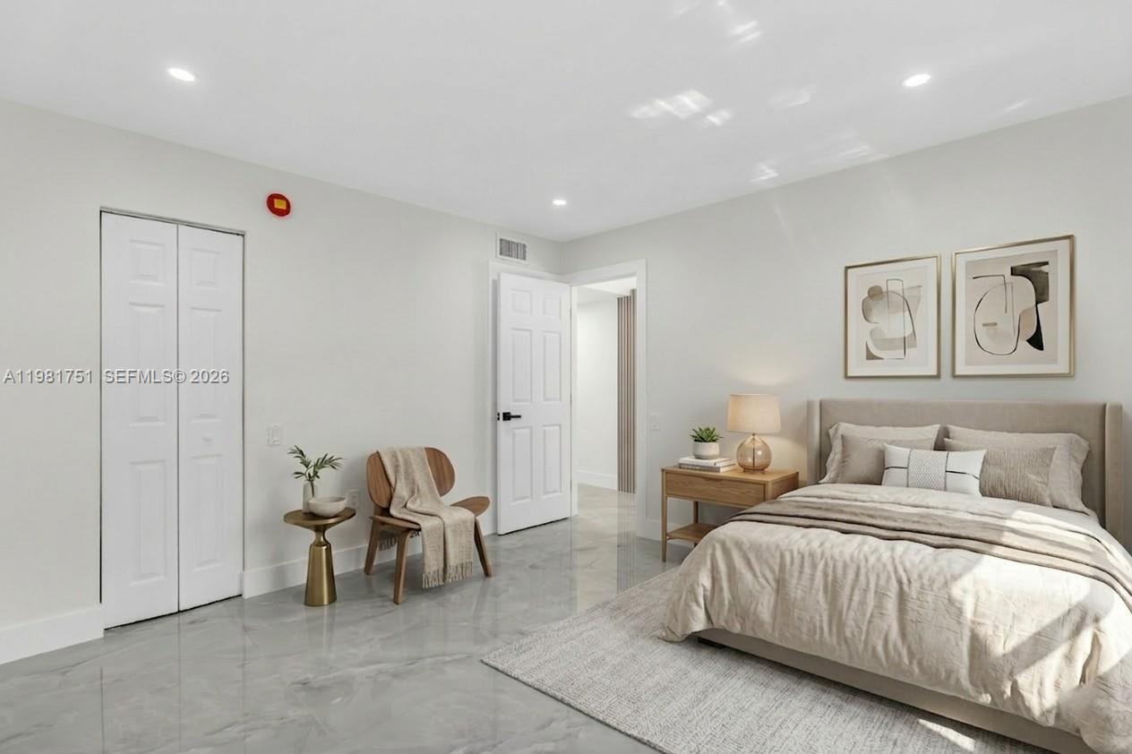 BRIAR BAY TOWNHOUSE ESTAT - Residential