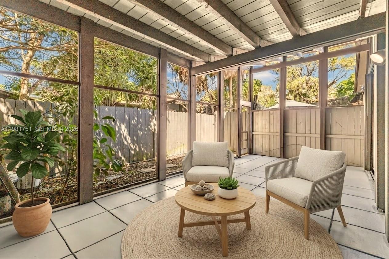 BRIAR BAY TOWNHOUSE ESTAT - Residential