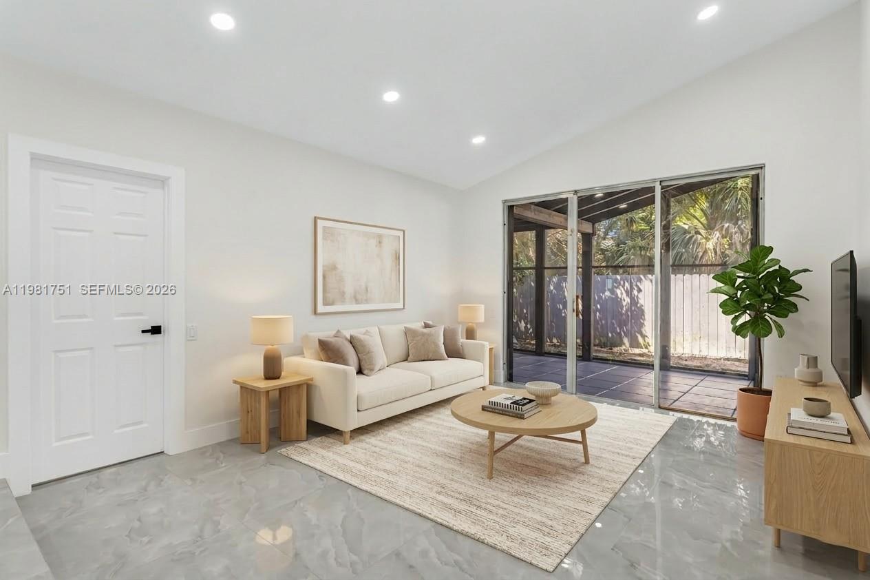 BRIAR BAY TOWNHOUSE ESTAT - Residential