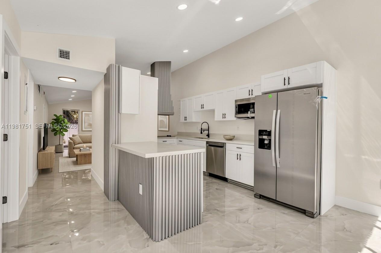 BRIAR BAY TOWNHOUSE ESTAT - Residential