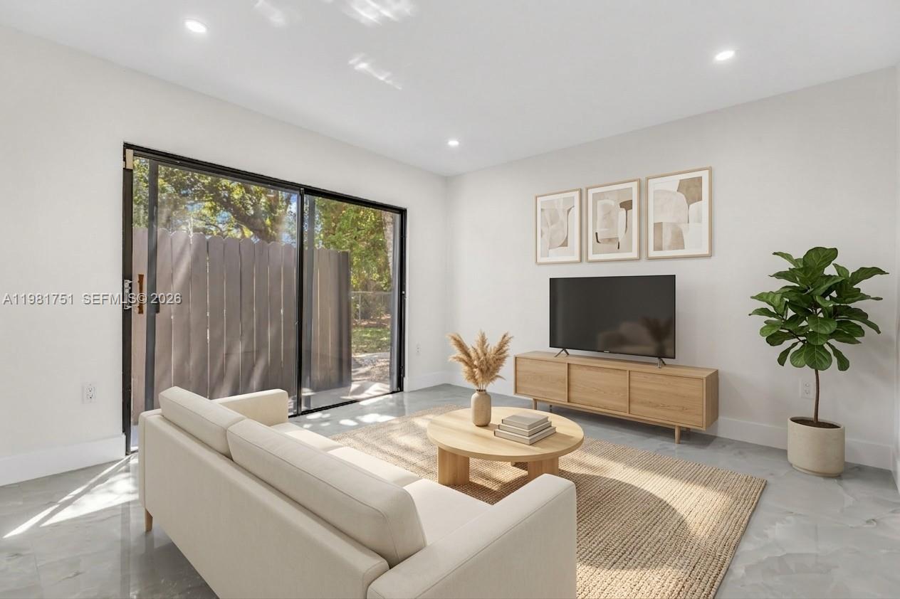 BRIAR BAY TOWNHOUSE ESTAT - Residential