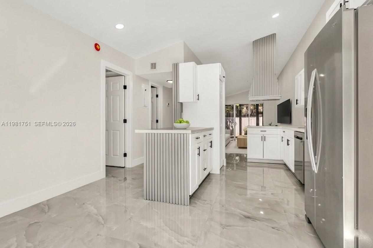 BRIAR BAY TOWNHOUSE ESTAT - Residential