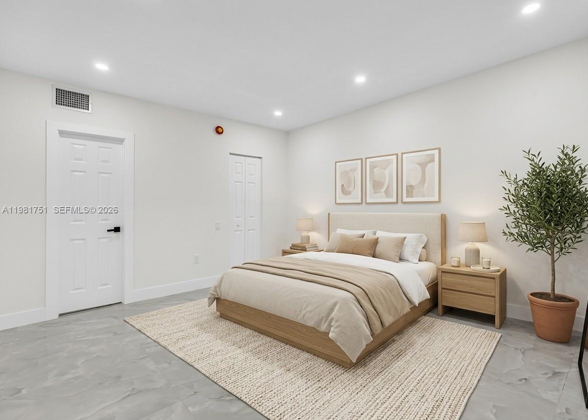 BRIAR BAY TOWNHOUSE ESTAT - Residential