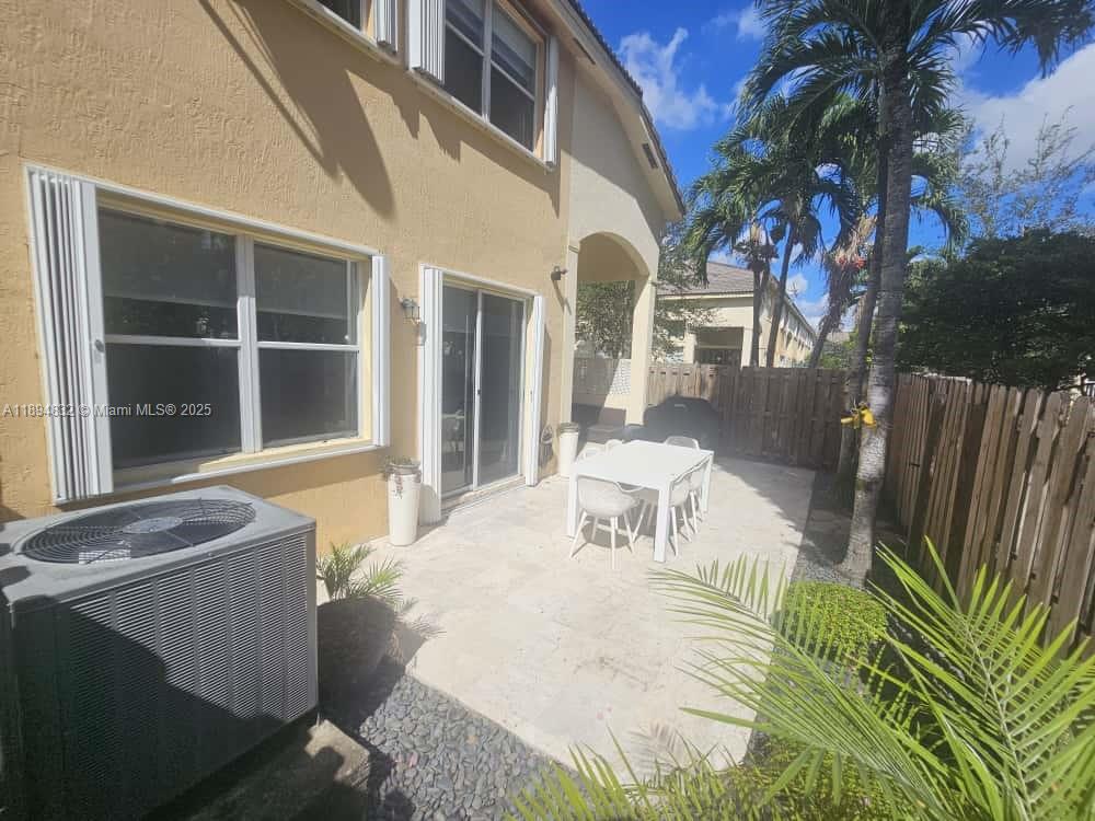 DORAL SOUTHEAST PATIO-HOM - Residential