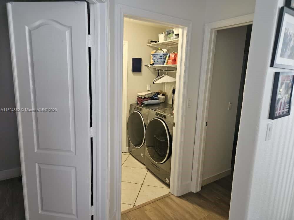 DORAL SOUTHEAST PATIO-HOM - Residential