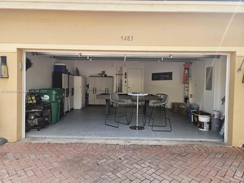 DORAL SOUTHEAST PATIO-HOM - Residential