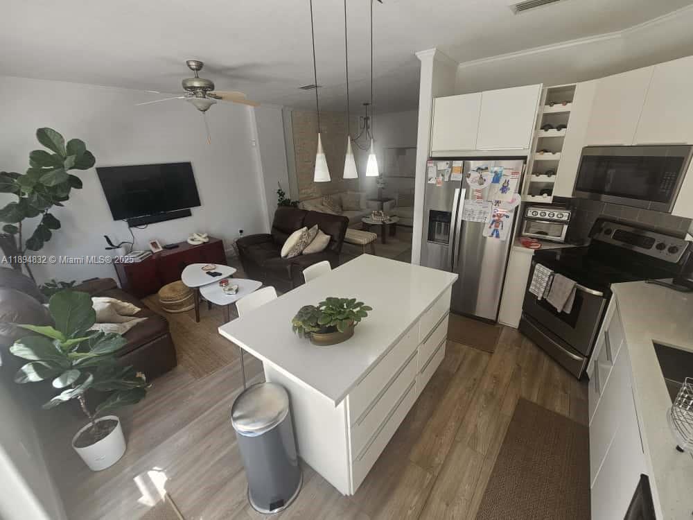 DORAL SOUTHEAST PATIO-HOM - Residential