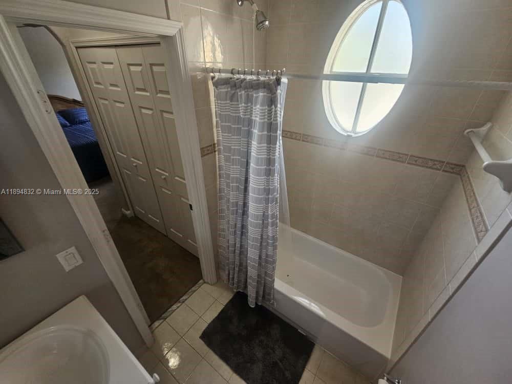 DORAL SOUTHEAST PATIO-HOM - Residential