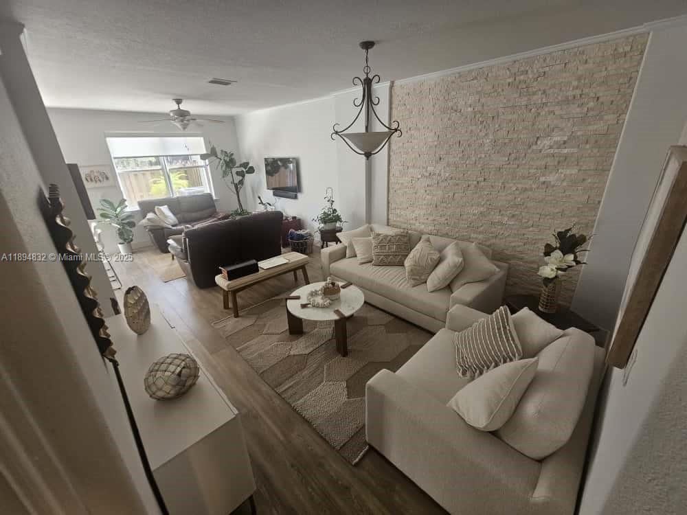 DORAL SOUTHEAST PATIO-HOM - Residential