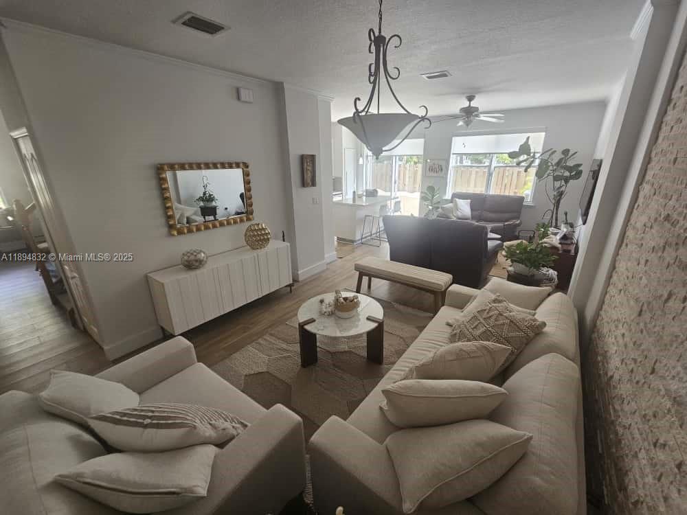 DORAL SOUTHEAST PATIO-HOM - Residential