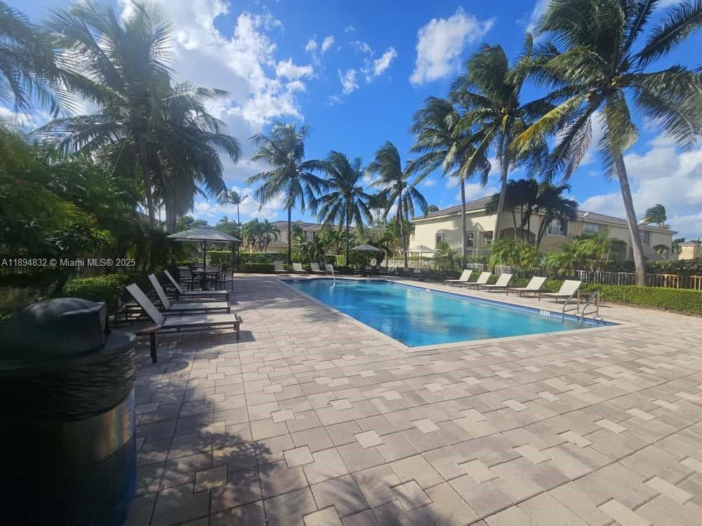 DORAL SOUTHEAST PATIO-HOM - Residential