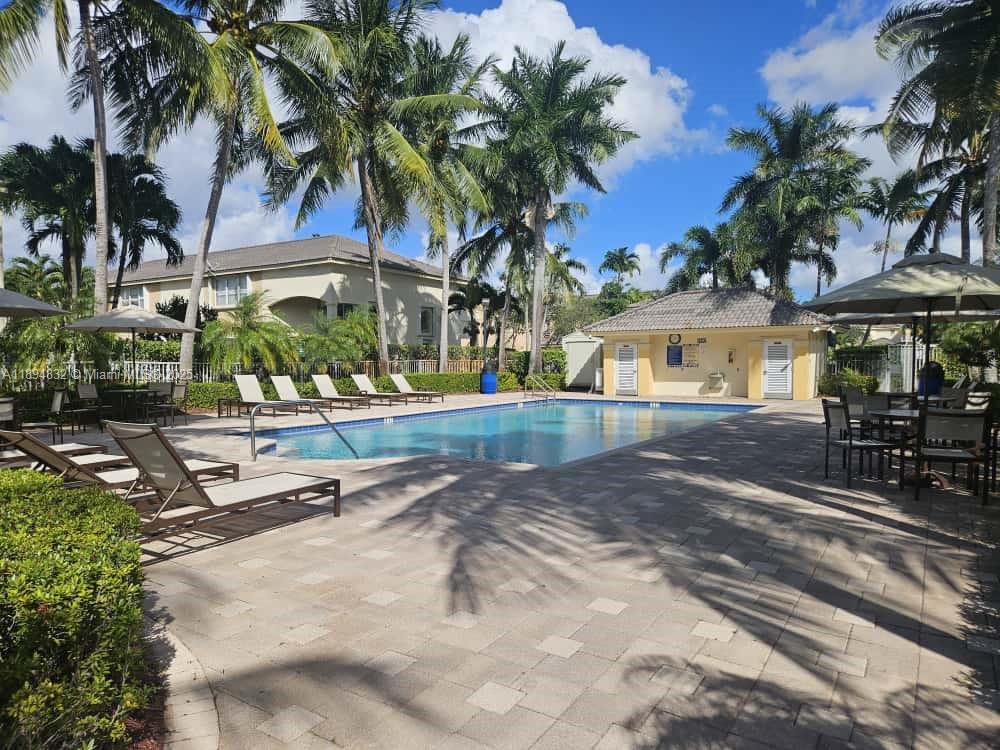 DORAL SOUTHEAST PATIO-HOM - Residential